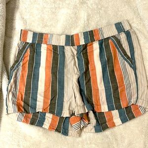 Stripped shorts with pockets